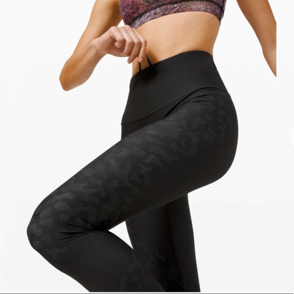 Lululemon “mapped out” high-rise leggings. Size 8 - Picture 2 of 10